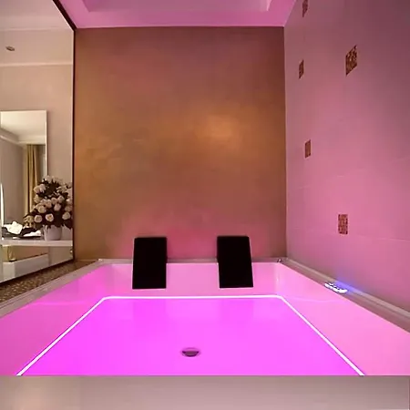 Apartahotel White & 3*