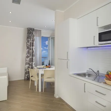 White & Apart Otel 4*