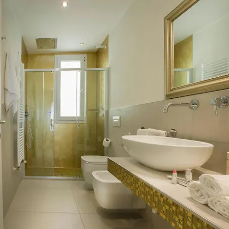 White & Hotel apartamentowy 4*