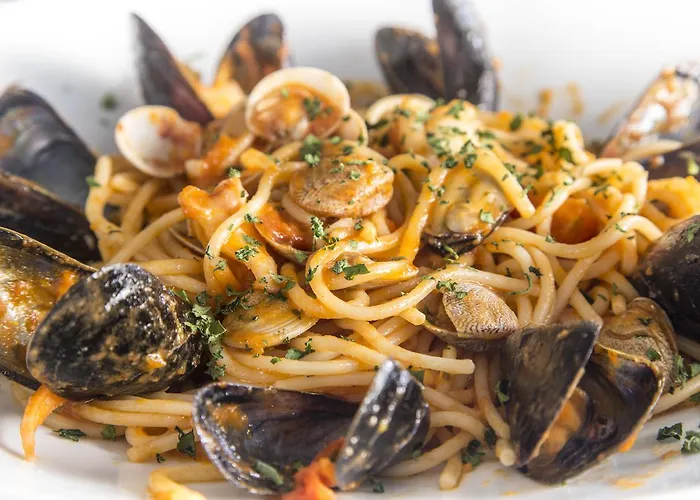 White & アパートホテル 4*