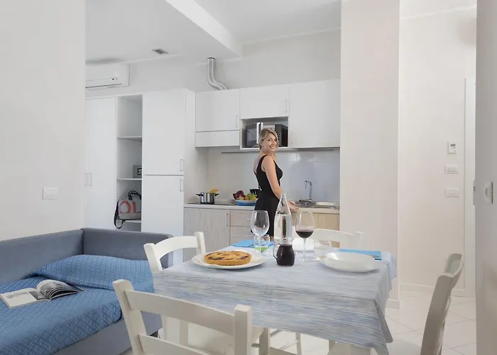 White & アパートホテル