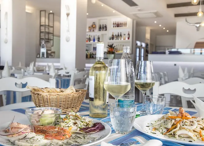 Aparthotel White & 4*