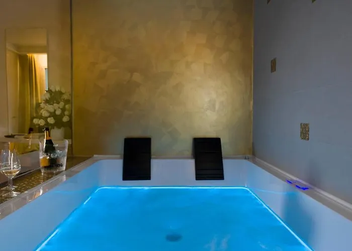 Hotel apartamentowy White & 4*