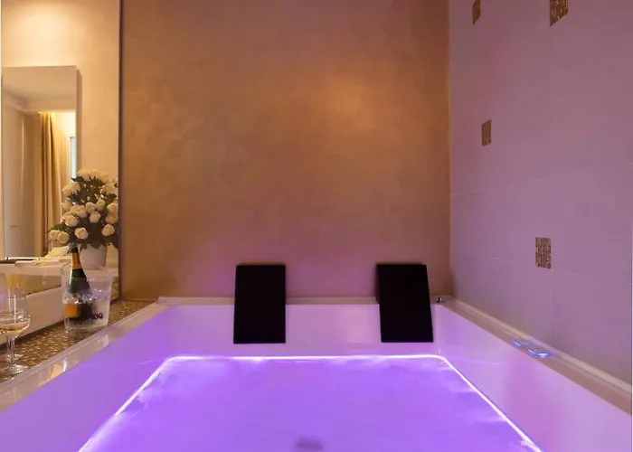 Hotel apartamentowy White & 4*