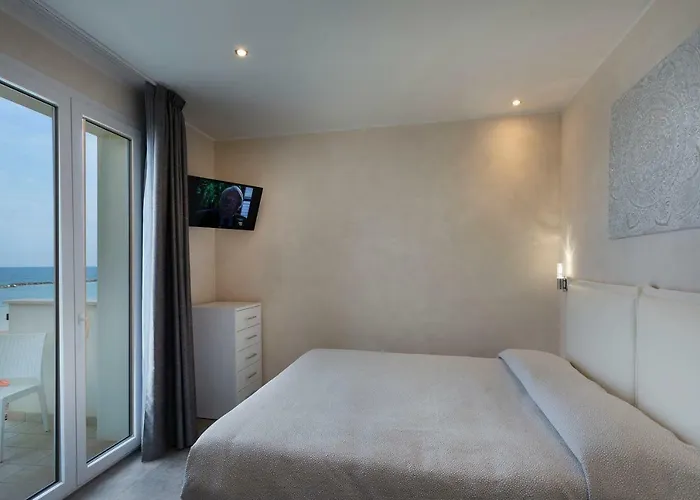 White & Hotel apartamentowy Bellaria-Igea Marina