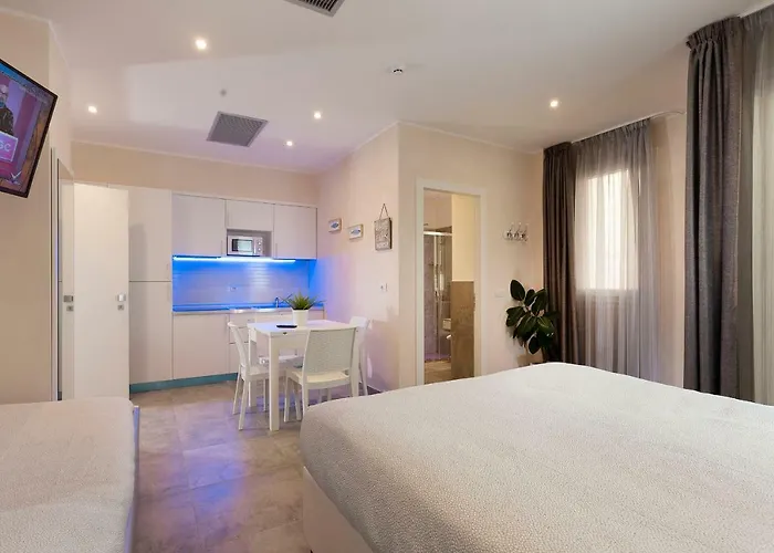 Hotel apartamentowy White & 4*